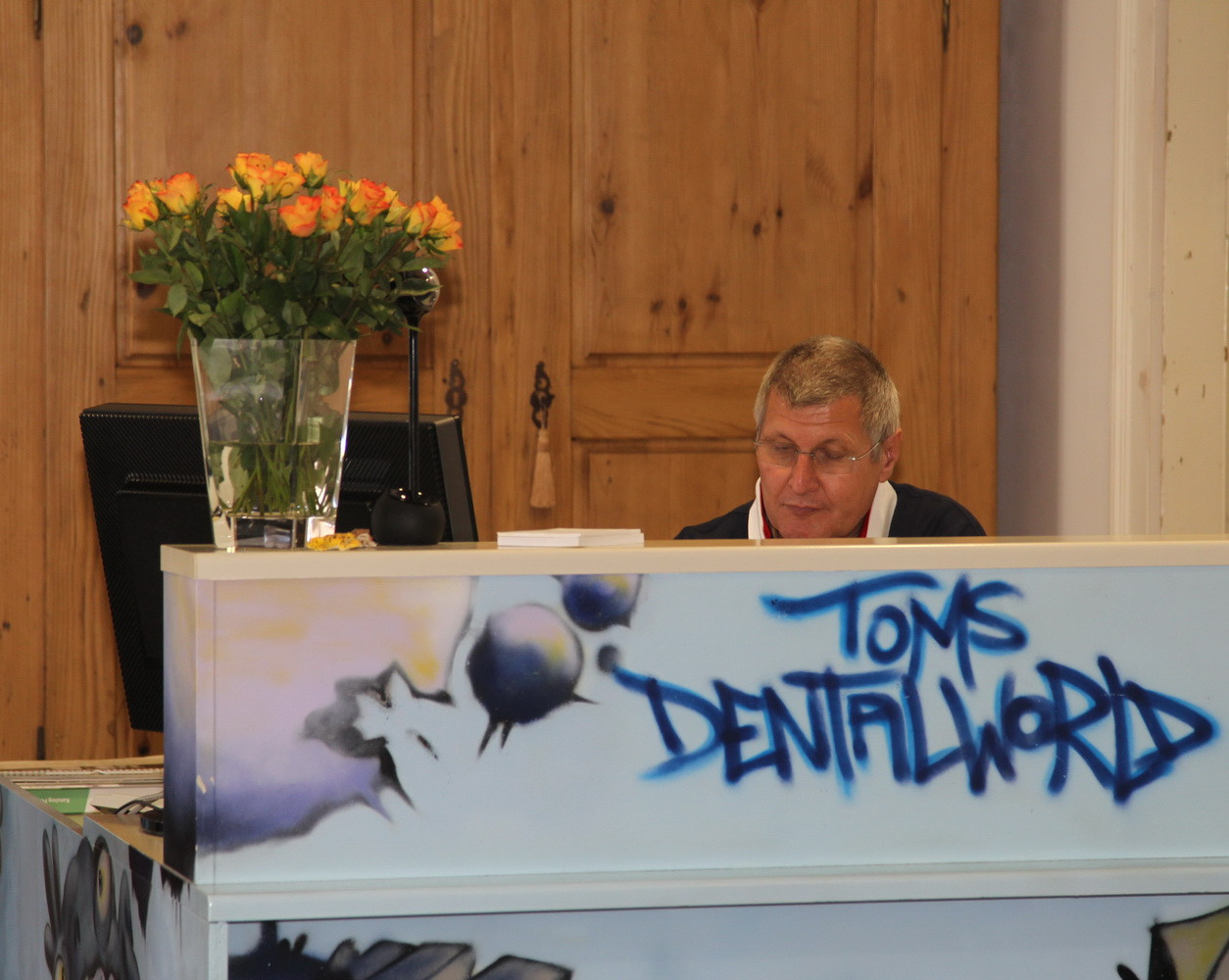 9b_Kristin Endres hier Tom Hitziger am Computer